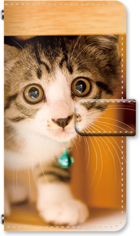 覗き込み子猫柄の手帳型ケース