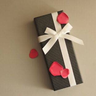 還暦の贈り物で特別感を演出するなら、オリジナルスマホケースがおすすめ!