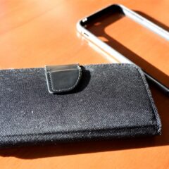 スマホケースの汚れを落としたい！素材別の落とし方を徹底解説