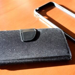 スマホケースの汚れを落としたい！素材別の落とし方を徹底解説